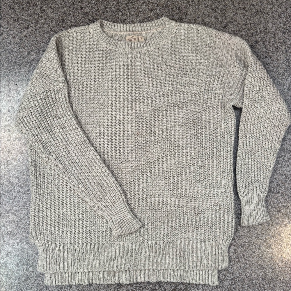Hollister Women’s Light Gray Crewneck Sweater